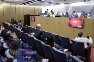 Comissão visita escolas municipais de BH afetadas por transferência de alunos