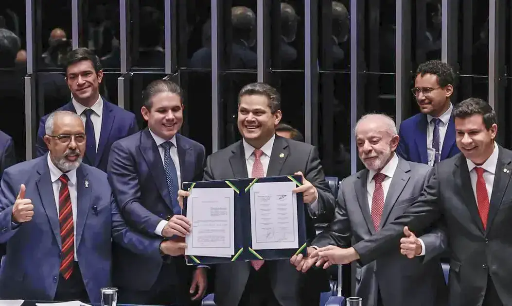 Congresso Nacional aprova fim da escala 6×1 e introduz folgas obrigatórias
