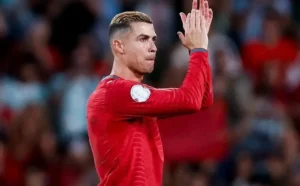 Cristiano Ronaldo é suspenso pela Federação Portuguesa após controvérsia
