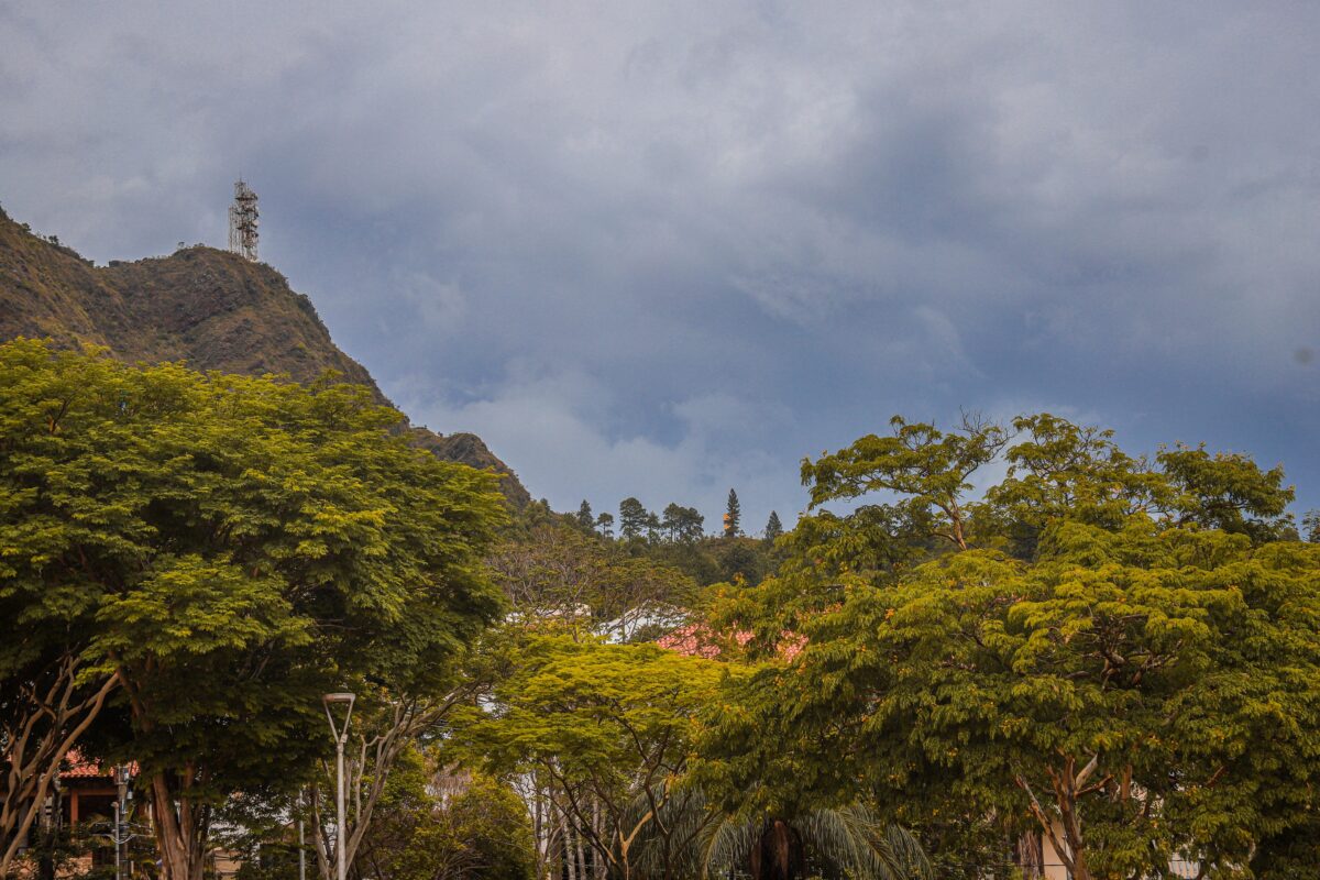 Defesa Civil alerta para tempestades e ventos fortes em Minas Gerais neste fim de semana