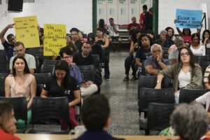 Escola denuncia esvaziamento e volta a cobrar ensino regular diurno