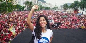 Estudantes se mobilizam para defender democracia e educação no Brasil