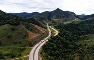 Expectativa de 285 mil veículos na BR-381 durante feriado prolongado Expectativa de 285 mil veículos na BR-381 durante feriado prolongado