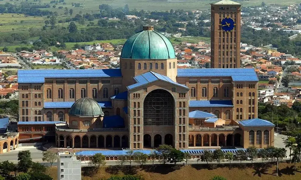 Feriado em Aparecida: missas e procissão marcam a Festa da Padroeira do Brasil
