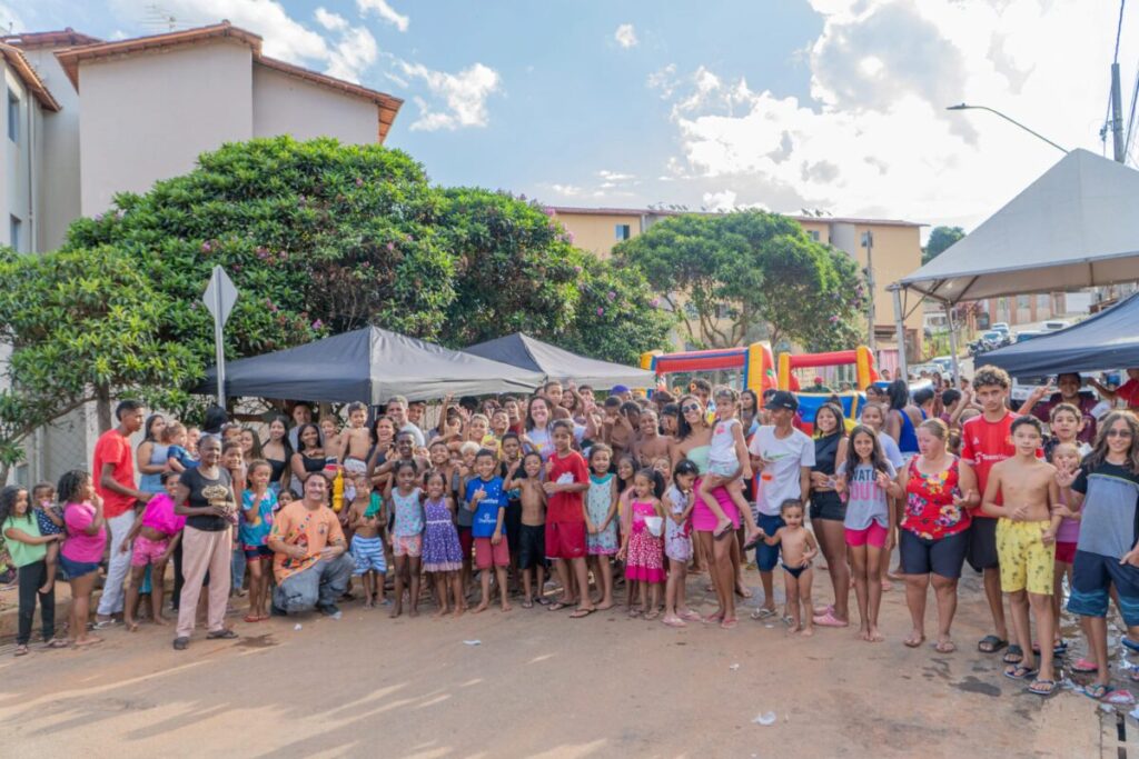 Festa das Crianças reúne famílias no bairro Santa Marta, em Itabira