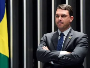 Flávio Bolsonaro lança desafio a Lula no cenário político atual