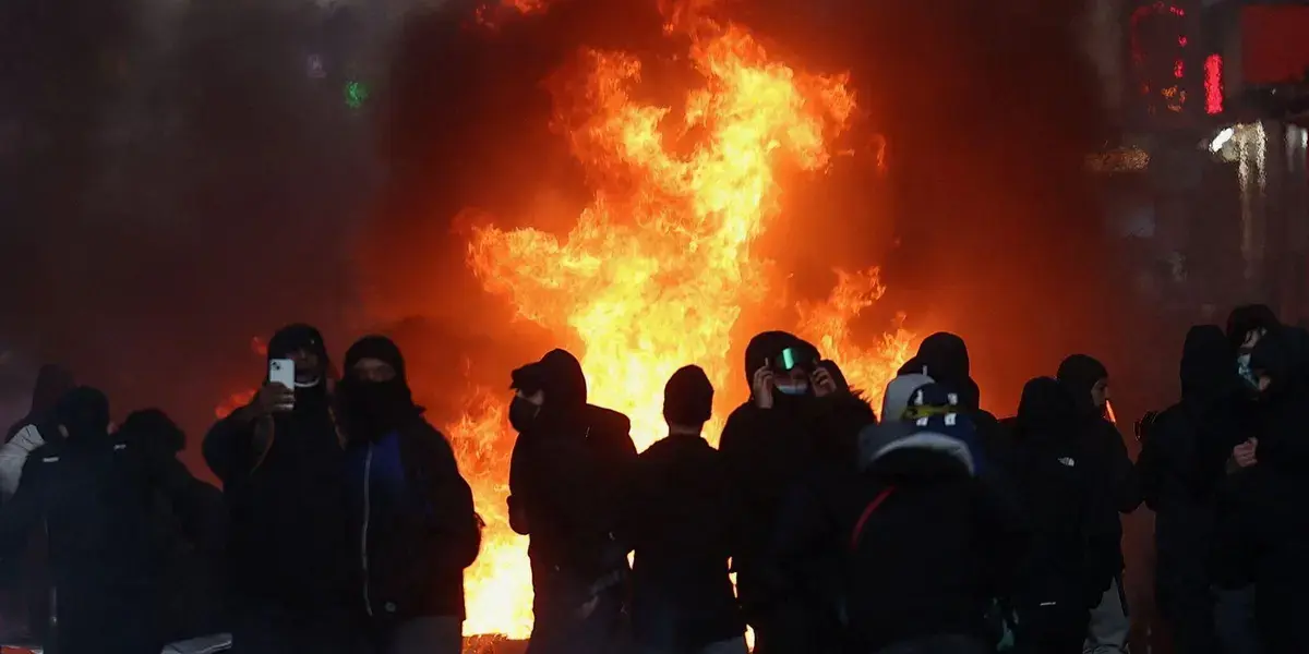 França enfrenta novas tensões: protestos resultam em violência e danos significativos