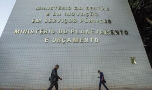 Governo pretende realocar R$ 20 bilhões no Orçamento de 2027