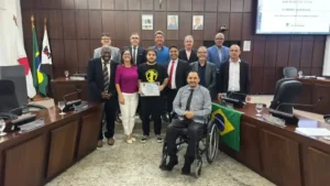 Humorista Gabriel Andrade é homenageado com Moção de Aplausos