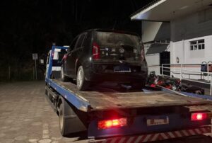 João Monlevade: mulher sai para comprar drogas, é agredida, deixada amarrada em buraco e tem carro roubado; suspeito é preso