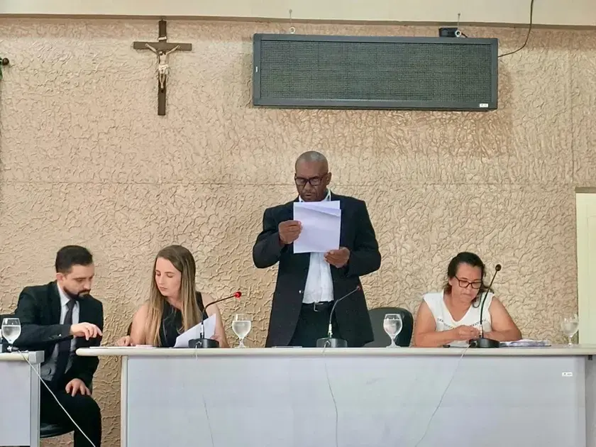 José Cláudio Ferreira toma posse como prefeito em meio a polêmica em Santo Antônio do Rio Abaixo José Cláudio Ferreira toma posse como prefeito em meio a polêmica em Santo Antônio do Rio Abaixo