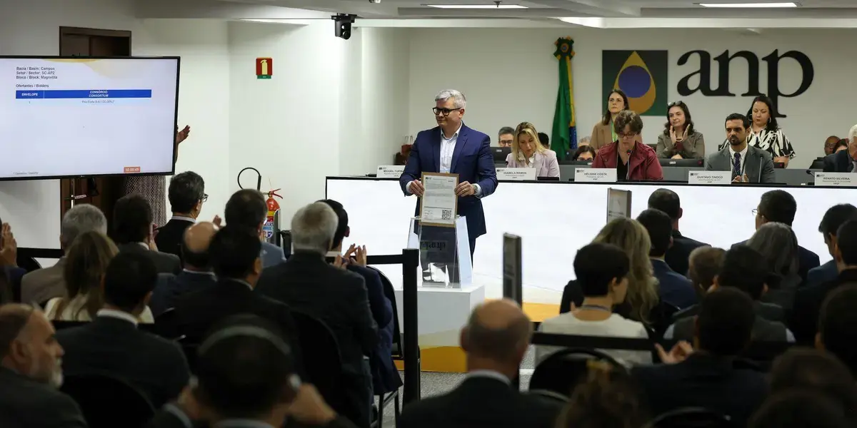 Leilão do pré-sal registra recorde com sete blocos arrematados