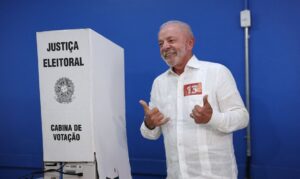 Lula vota e enaltece mobilização popular: "nunca vi nada igual"