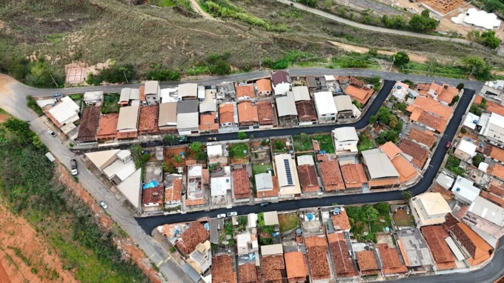 Mais quatro ruas do bairro Satélite recebem asfalto em João Monlevade