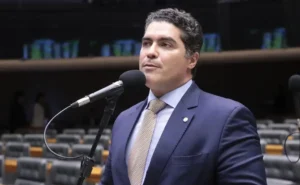 MDB de Minas adia definição sobre apoio no segundo turno