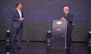 Mendonça diz que Flávio e Lula podem divulgar sigilos