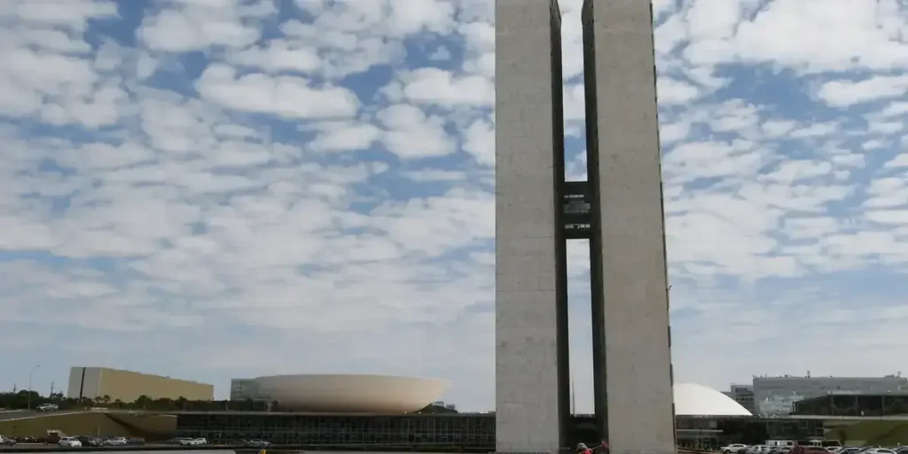Mudanças na Agenda Legislativa: A Influência do Crescimento Conservador no Congresso Mudanças na Agenda Legislativa: A Influência do Crescimento Conservador no Congresso