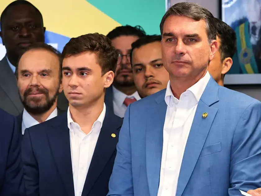 Nikolas Ferreira assume a liderança da campanha de Flávio Bolsonaro em Minas Gerais Nikolas Ferreira assume a liderança da campanha de Flávio Bolsonaro em Minas Gerais