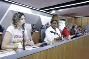 Pais e professores contestam reorganização de escolas municipais de BH