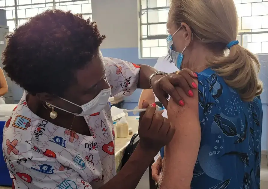 Prefeitura de João Monlevade inicia vacinação com Pneumo 20 para idosos acima de 85 anos