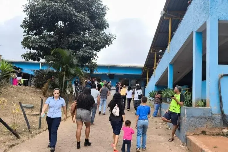 Propaganda eleitoral nas ruas deve terminar às 22h deste sábado Propaganda eleitoral nas ruas deve terminar às 22h deste sábado
