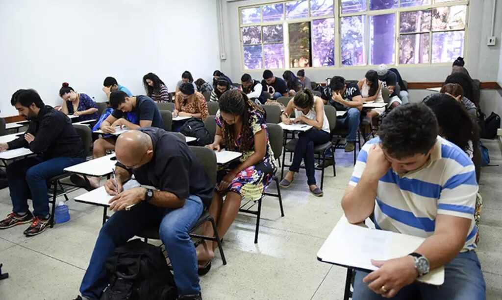 Provas de português para estrangeiros começam nesta terça-feira