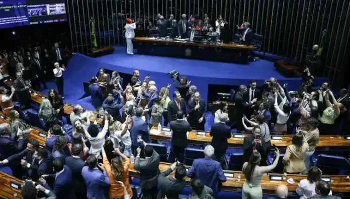 Senado aprova PEC que acaba com a jornada de trabalho 6×1 e reduz carga horária Senado aprova PEC que acaba com a jornada de trabalho 6×1 e reduz carga horária