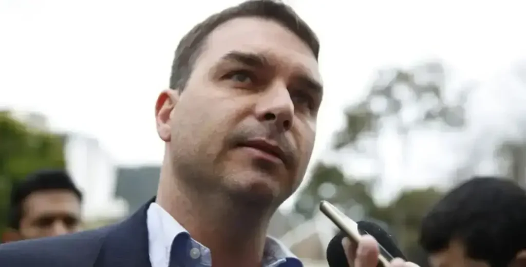 União Brasil e PP reforçam apoio a Flávio Bolsonaro em encontro União Brasil e PP reforçam apoio a Flávio Bolsonaro em encontro